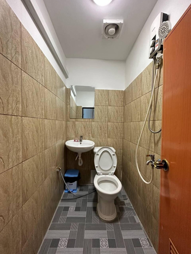 Bathroom 5, Happy Elephant Bungalows, Sihanoukville