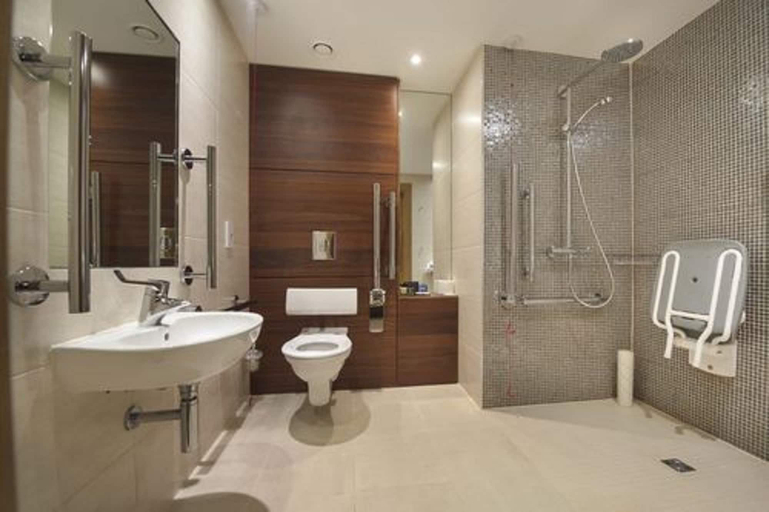 Bathroom 5, Bicester Hotel Golf and Spa, Oxfordshire