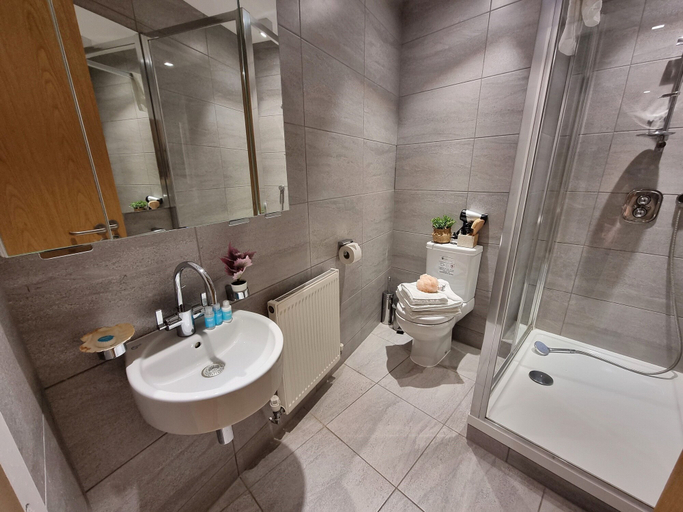 Bathroom 4, Urban Stay Shard View Apartments, London