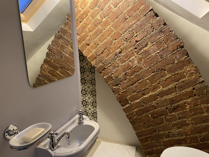 Bathroom 3, Stunning 1-bed Studio in Windsor, Slough