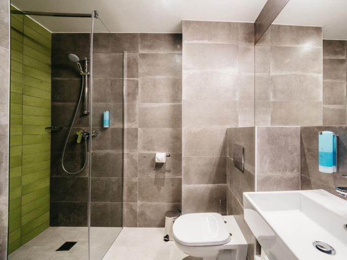 Bathroom 4, Q Hotel Plus Katowice, Będzin