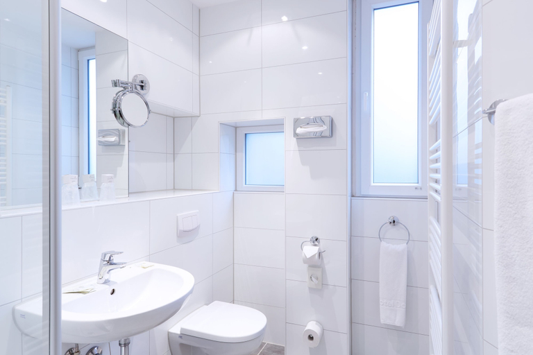 Bathroom 4, Hotel Doria, Düsseldorf