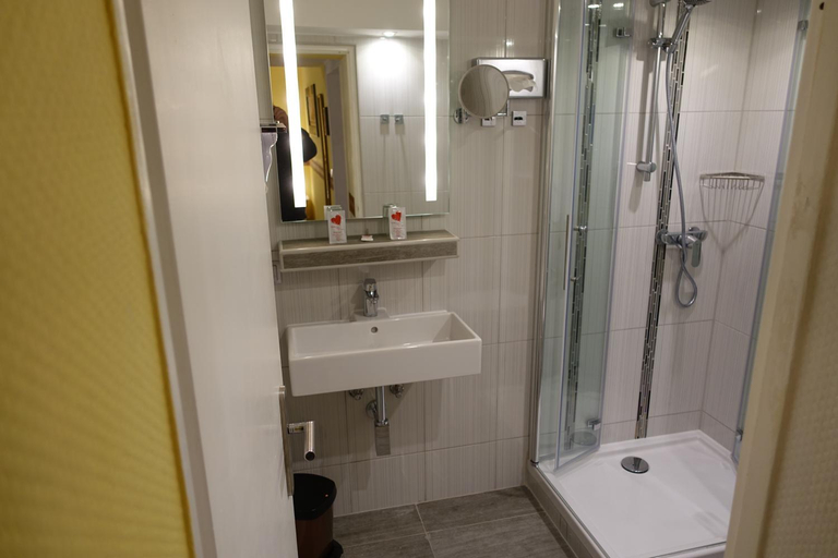 Bathroom 2, Hotel Villa Konstanz, Berlin