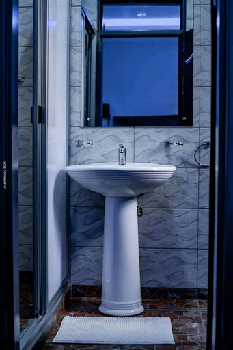 Bathroom 4, STAY SIMPLE LODGE, Lusaka