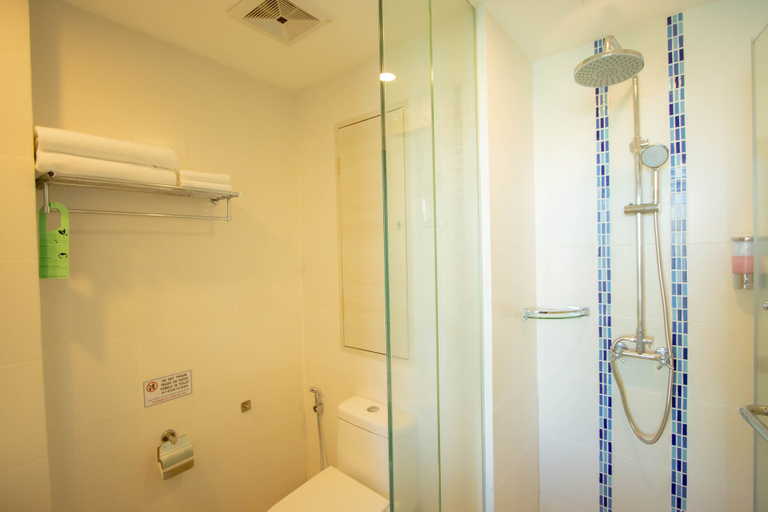 Bathroom 5, Sira Grande Hotel & Spa, Pulau Phuket