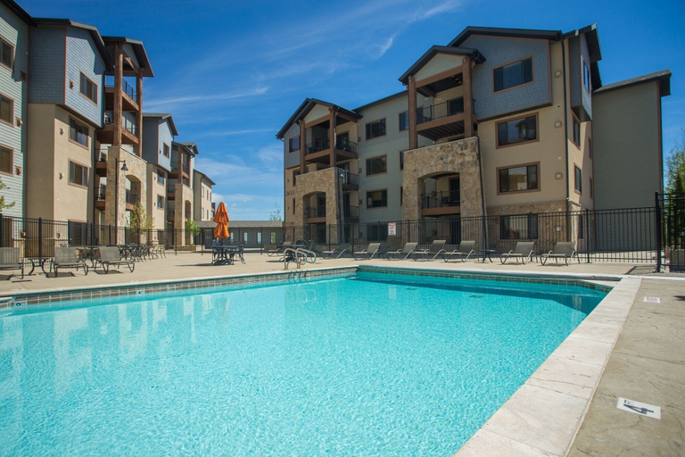 Sport & Beauty 3, Shared Balcony Stunning Views & Steps from Slopes by RedAwning, Summit