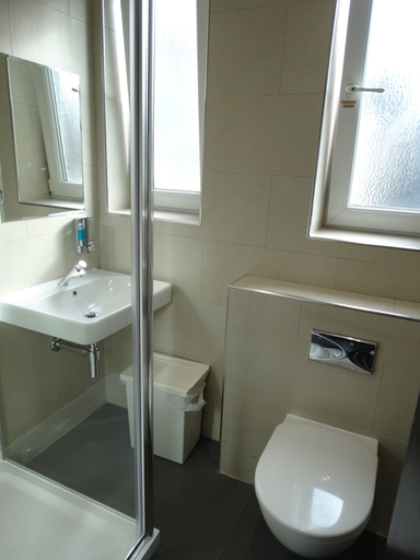 Bathroom 3, The Riverhouse, Cardiff