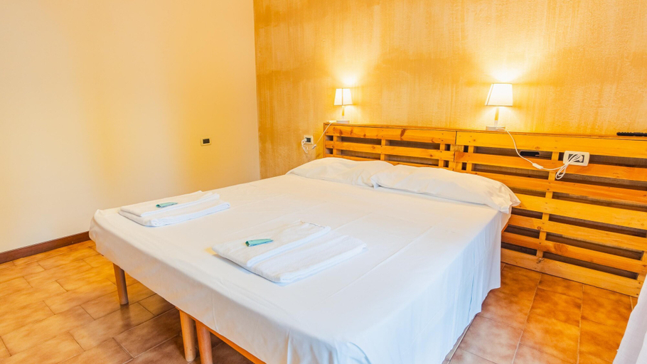 Others 4, Villa Quantum - Italian Homing, Brescia