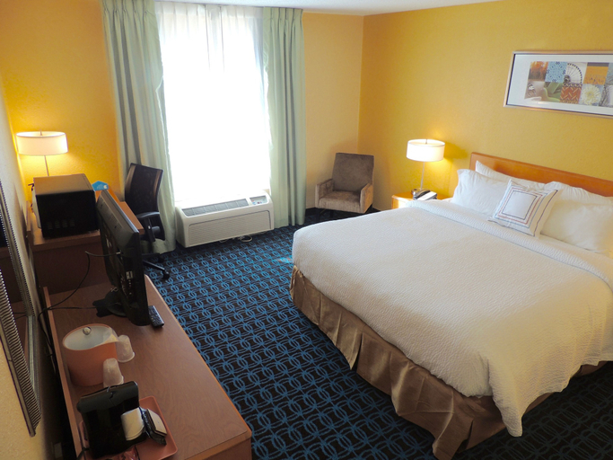 Bedroom 2, Fairfield Inn and Suites by Marriott Valparaiso, Porter