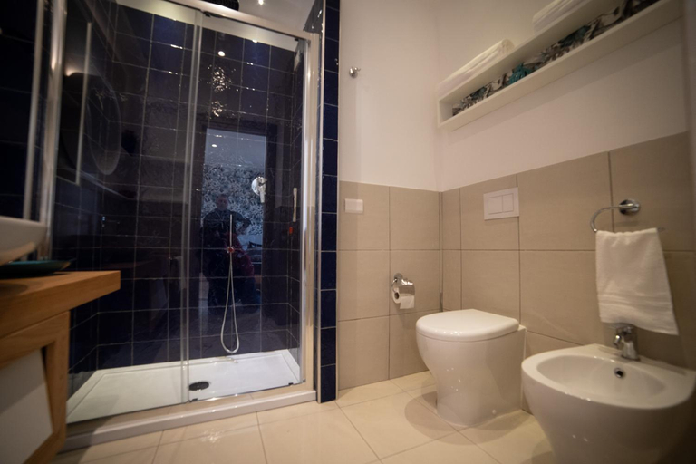 Bathroom 2, Sapore Di Sale Accommodation Tropea, Vibo Valentia