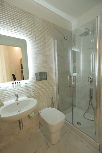 Bathroom 5, Napoli's Gold Hotel, Napoli