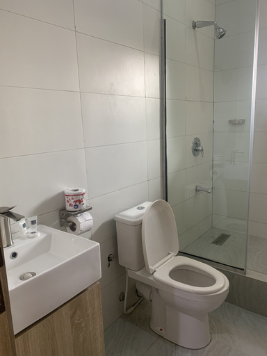 Bathroom 3, Greywood Hotel and Apartments, Ikeja