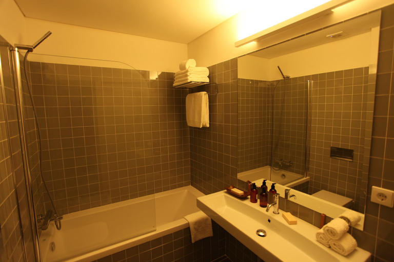 Bathroom 3, New Oporto Apartments - Cardosas, Porto