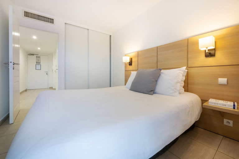 Bedroom 2, Nemea Appart Hotel Le Lido Cagnes sur Mer, Alpes-Maritimes