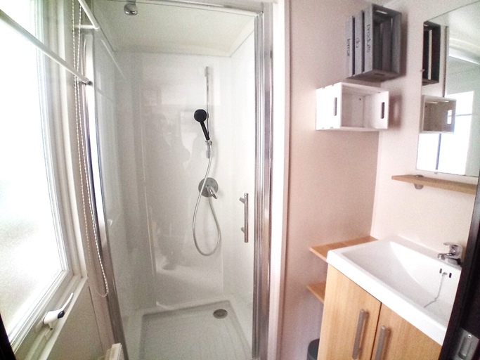 Bathroom 4, Mobil-Home Trois Chambres, Vendée