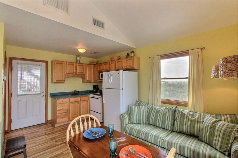 Dining, 40 Hatteras Blew Studio Bedroom Condo by RedAwning, Dare