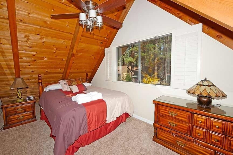 Room 2, 3542 Bobby Grey Circle 3 Bedroom Cabin by RedAwning, El Dorado
