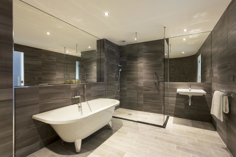 Bathroom 4, DoubleTree by Hilton Edinburgh - Queensferry Crossing, Fife