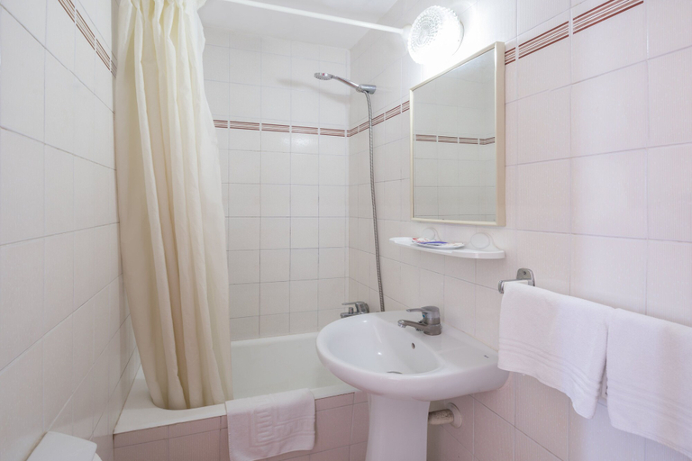 Bathroom 5, htop Planamar, Barcelona