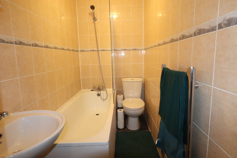 Bathroom, 1 Bed Studio in Dartford Town - Orchard Theatre, Kent