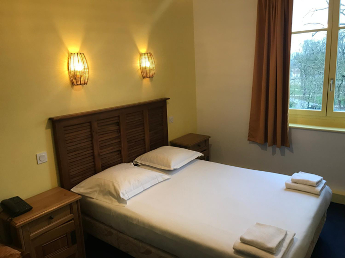 Bedroom 3, Hotel Couleurs Sud 46 chambres avec ascenseur et bar-restaurant Centre ville-Gare Charleville-Mezier, Ardennes