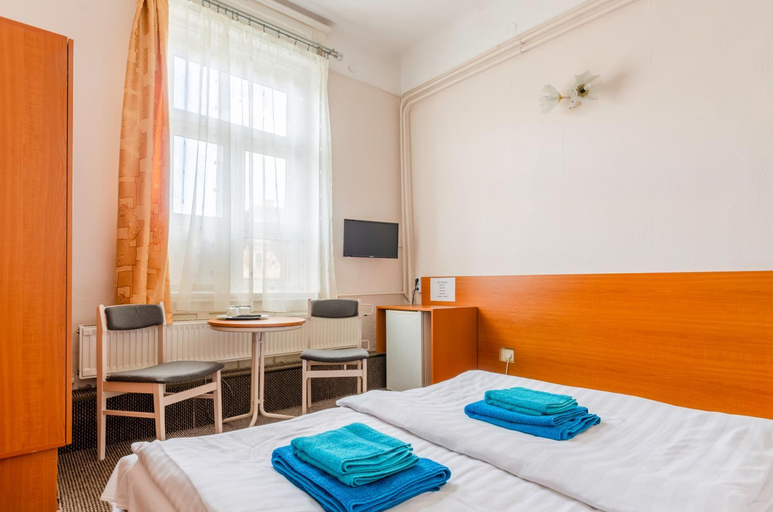 Others 4, Eitan’s guesthouse, Budapesti