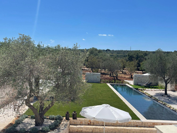 Others 5, OSTUNI MIRROR trullo and mirror house, Brindisi