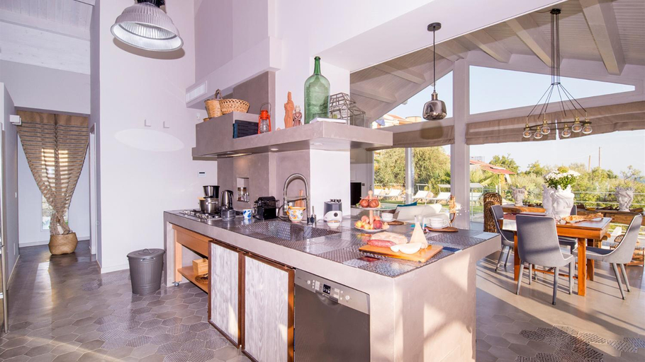 Food & Drinks 5, Villa Aura 6, Emma Villas, Messina