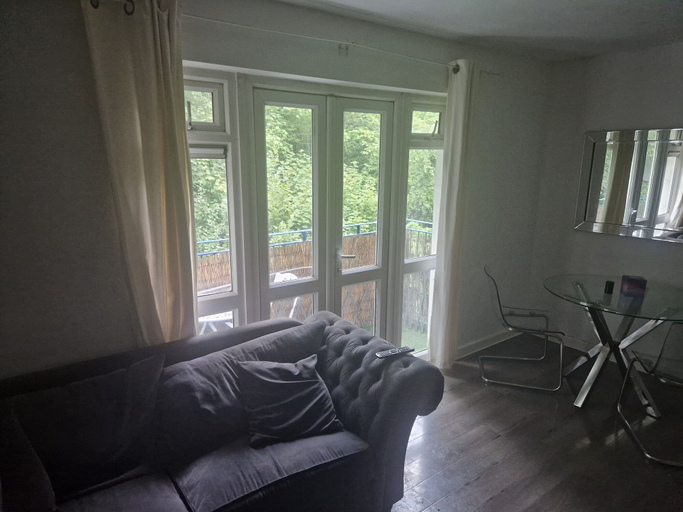Others 3, Immaculate 1-bed Apartment in Woodford Green, London