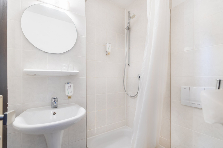 Bathroom 5, Hotel Leonet, Köln