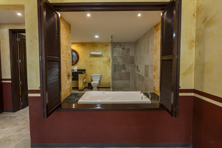 Bathroom 5, Ocean View, Campeche