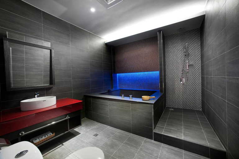 Bathroom 5, Fukun 5 Motel, Yilan