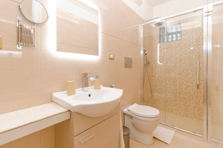 Bathroom 2, Home ๐๐จ๐ง ๐
๐ฎ๐ฅ๐ข๐ฉ๐ฉ๐ฎ , Catania