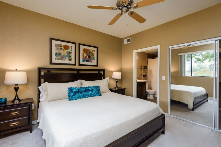 Room 5, Scottsdale 2 Bedroom Condo by RedAwning, Maricopa