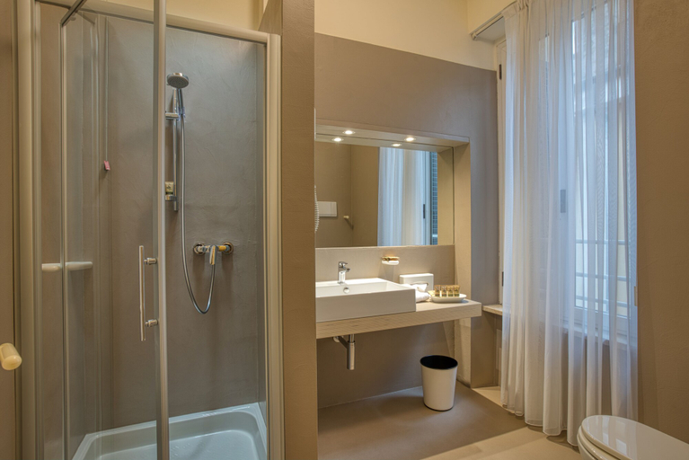 Bathroom 4, Hotel Piroscafo, Brescia