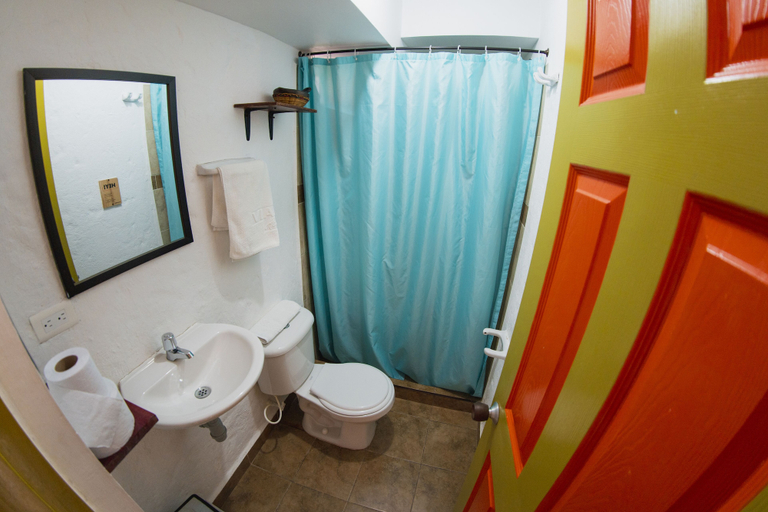 Bathroom 3, Viajero Salento Hostel, Salento