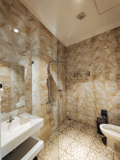 Bathroom 28