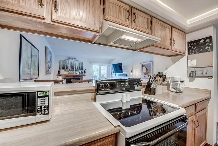 Private kitchen 4, Mountainside  229e 1 Bedroom Condo by RedAwning, Summit