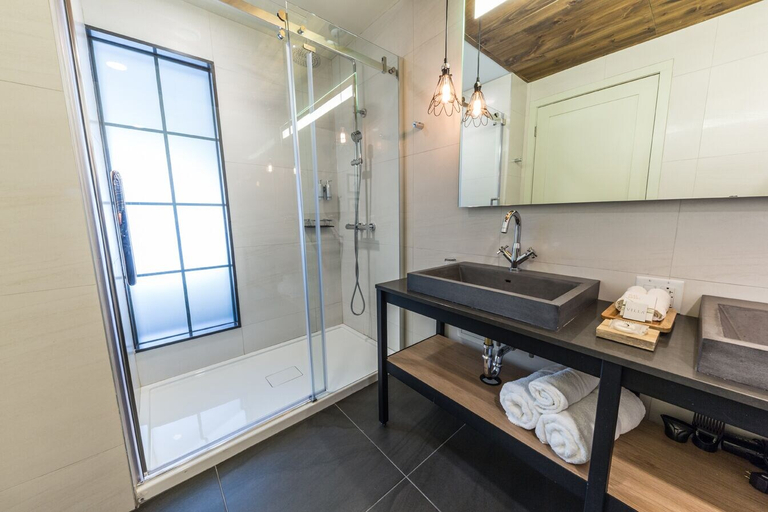 Bathroom 5, Espace 4 Saisons, Memphrémagog