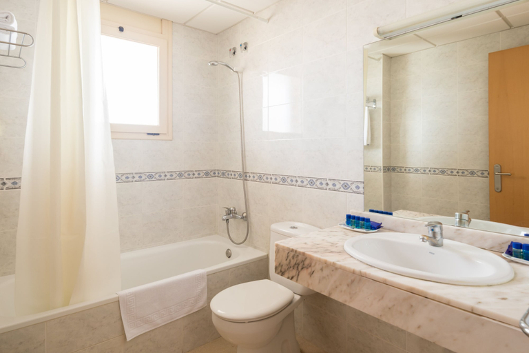Bathroom 5, htop Royal Sun Suites, Barcelona