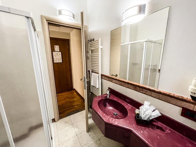 Bathroom 5, Hotel Elefante, Brescia
