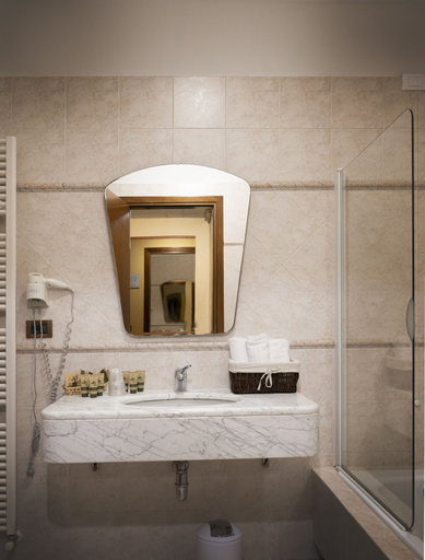 Bathroom 4, Hotel Riviera, Brescia