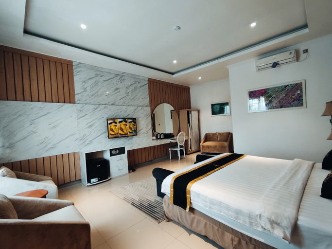 bedroom 8