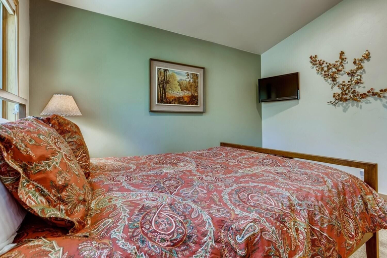 Room 3, Frisco Cedar 225 4 Bedroom Home by RedAwning, Summit