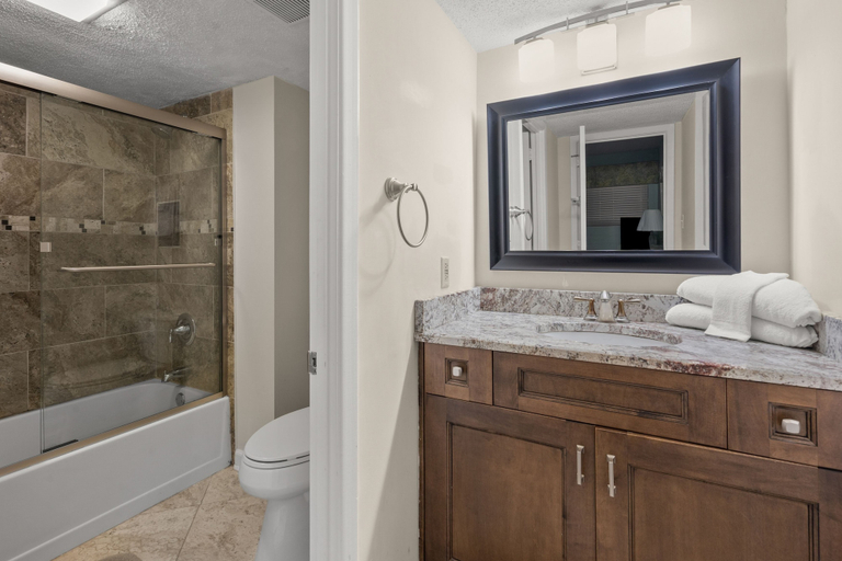 Bathroom 4, Shoreham Towers 2D by RedAwning, Horry