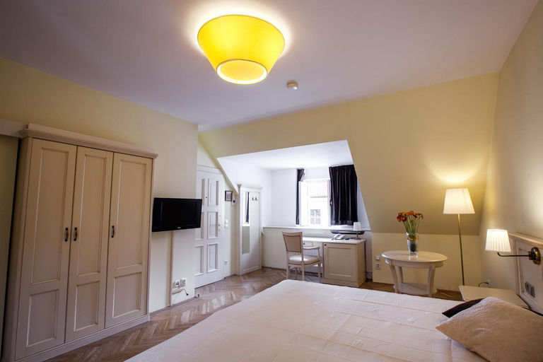 Bedroom 2, Tyn Courtyard Guestrooms, Praha 1
