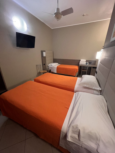 Bedroom 3, Hotel Parma, Milano
