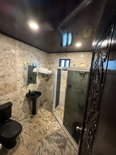 Bathroom 3, Emmalyn's Paradise Resort, San Andres