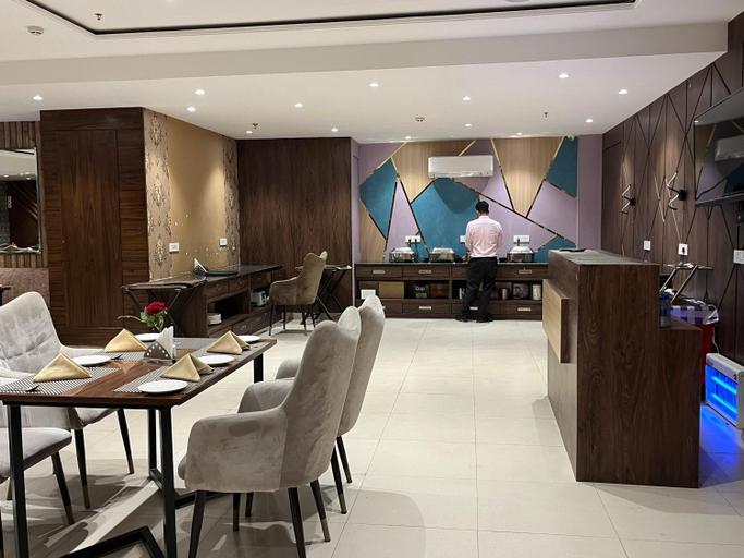 Food & Drinks 4, Hotel RRV with Free Parking, Amritsar