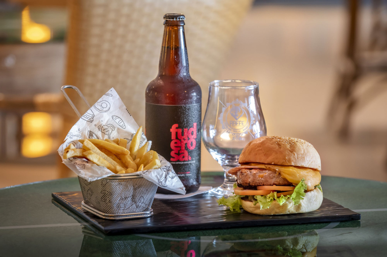Food & Drinks 17